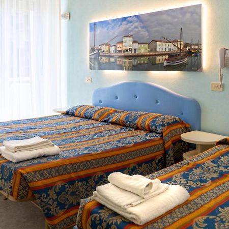 Hotel Tiglio Римини Екстериор снимка