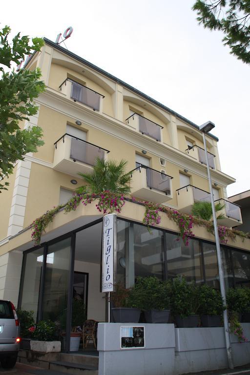Hotel Tiglio Римини Екстериор снимка