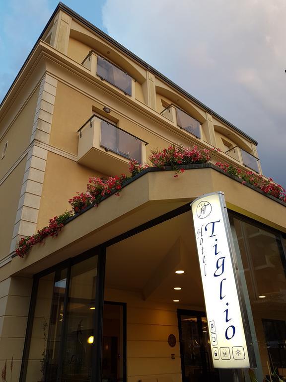 Hotel Tiglio Римини Екстериор снимка