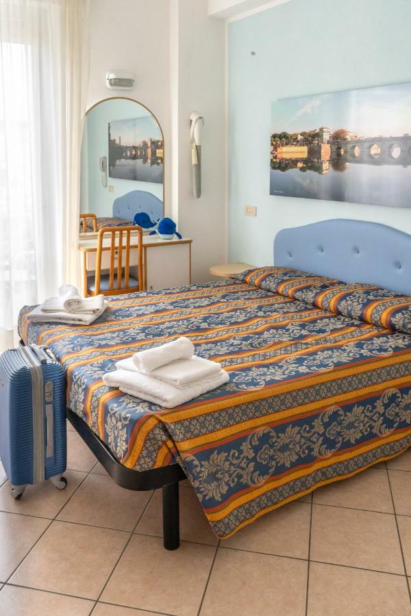Hotel Tiglio Римини Екстериор снимка
