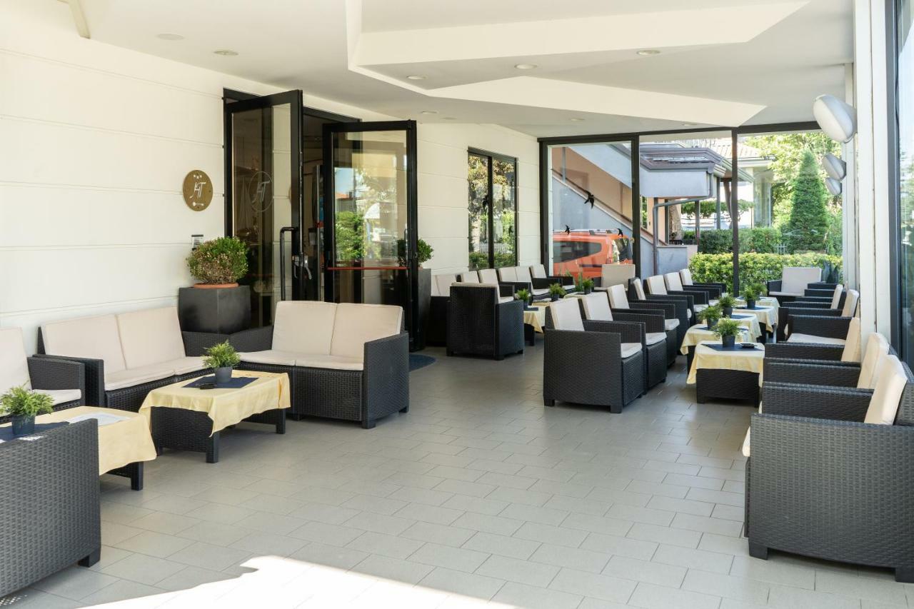 Hotel Tiglio Римини Екстериор снимка