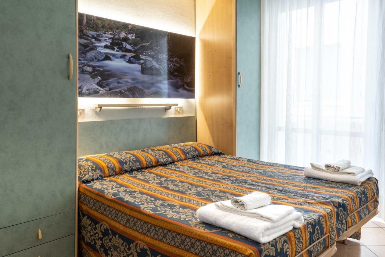 Hotel Tiglio Римини Екстериор снимка