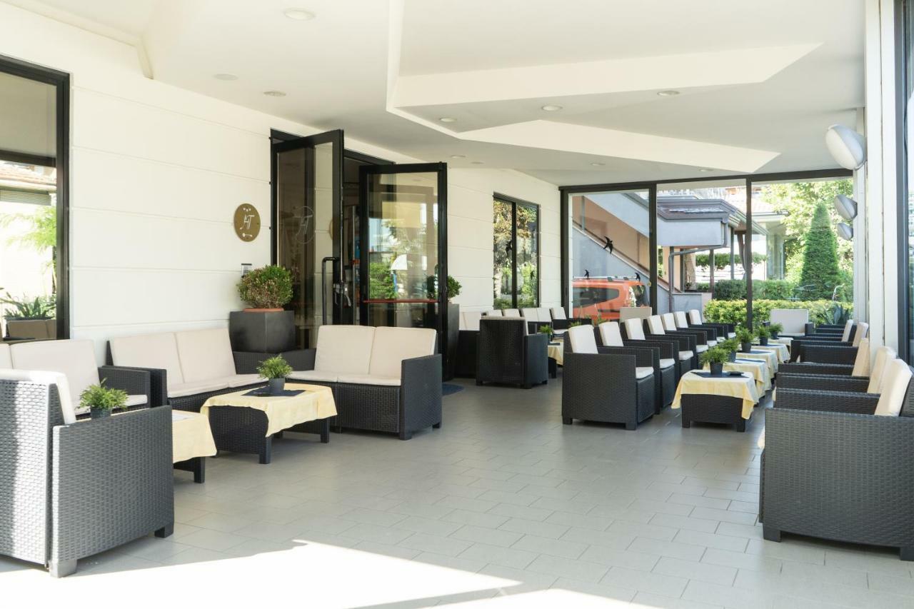 Hotel Tiglio Римини Екстериор снимка