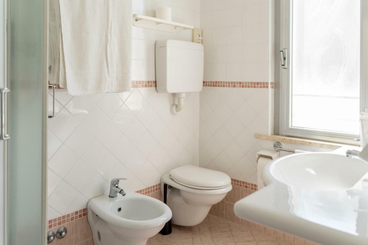 Hotel Tiglio Римини Екстериор снимка