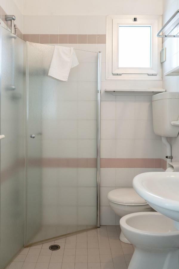 Hotel Tiglio Римини Екстериор снимка
