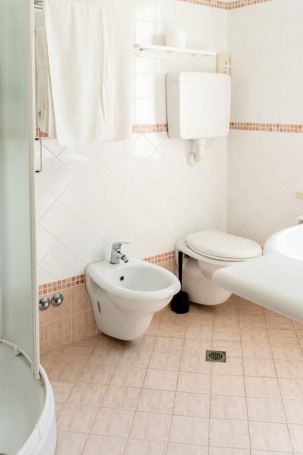 Hotel Tiglio Римини Екстериор снимка