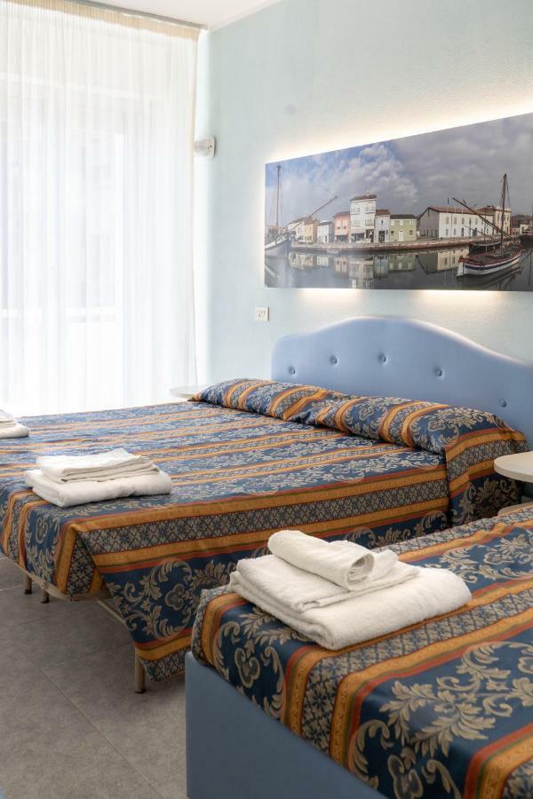 Hotel Tiglio Римини Екстериор снимка