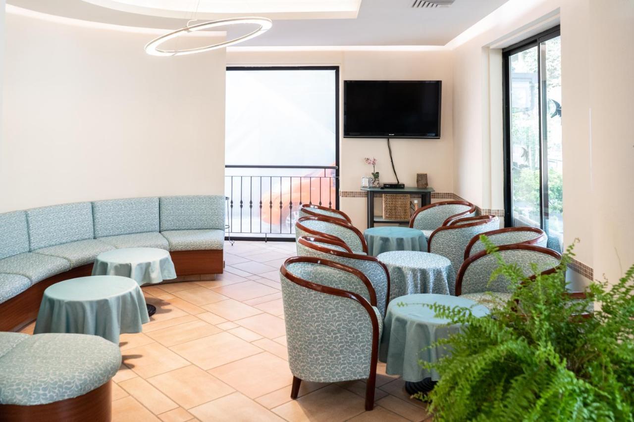 Hotel Tiglio Римини Екстериор снимка