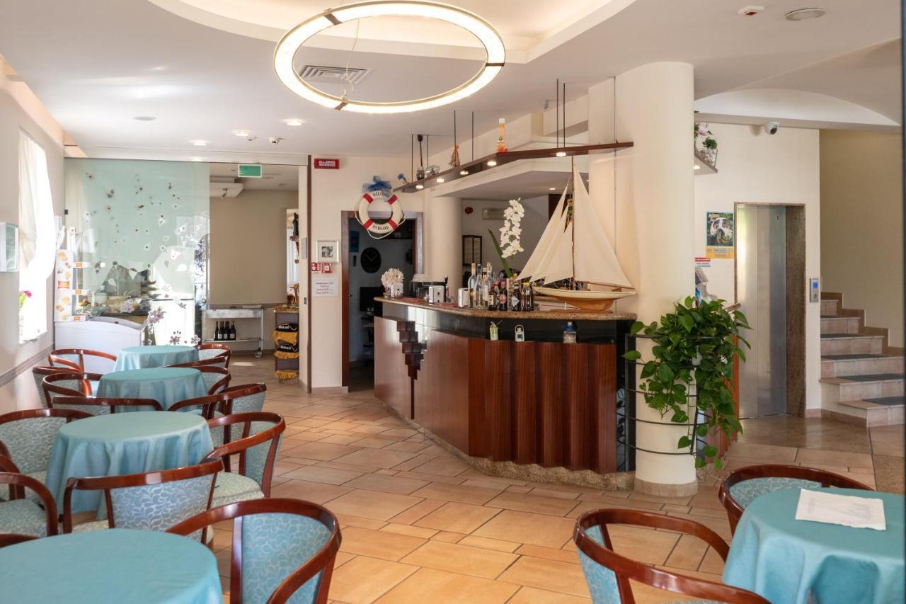 Hotel Tiglio Римини Екстериор снимка