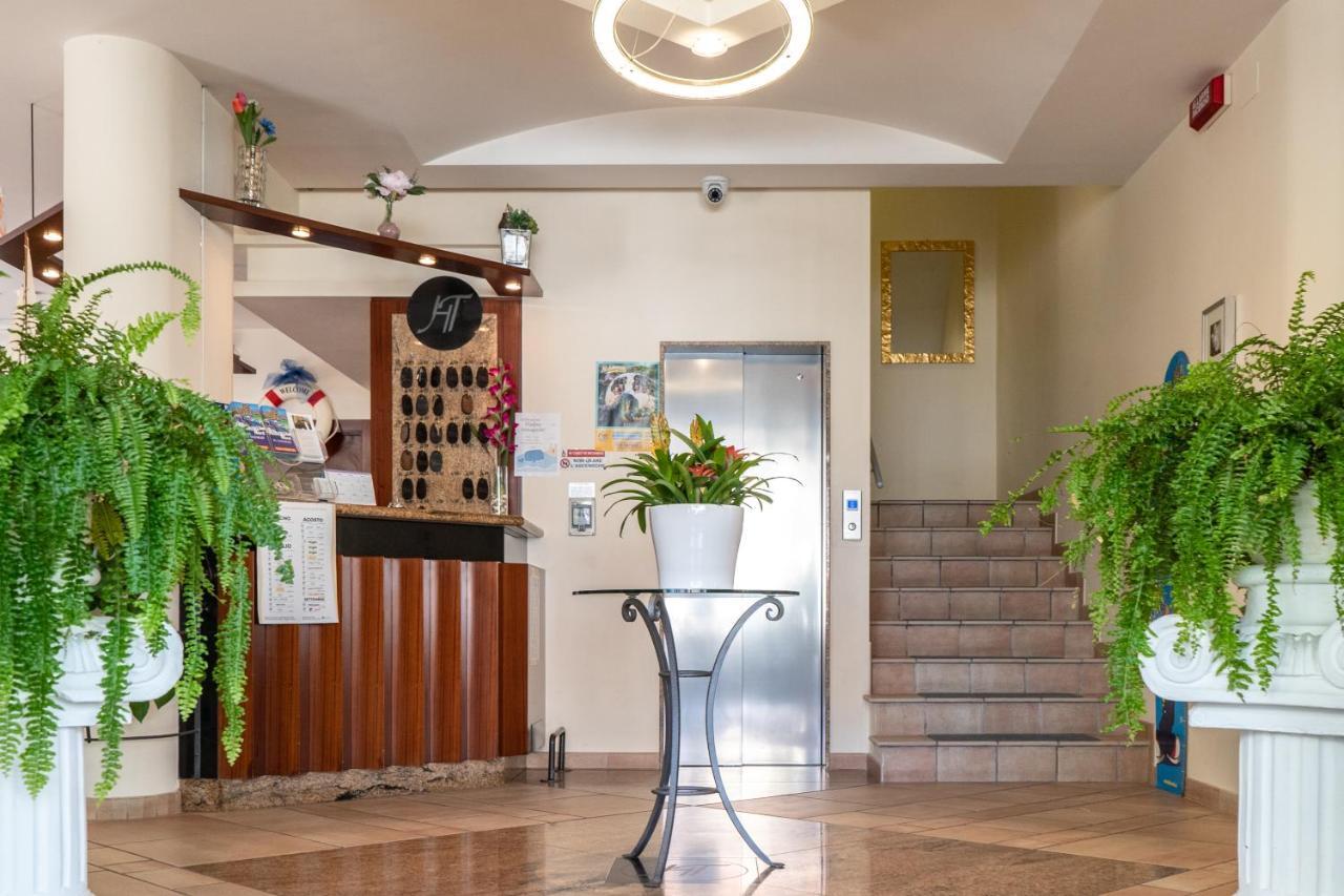 Hotel Tiglio Римини Екстериор снимка