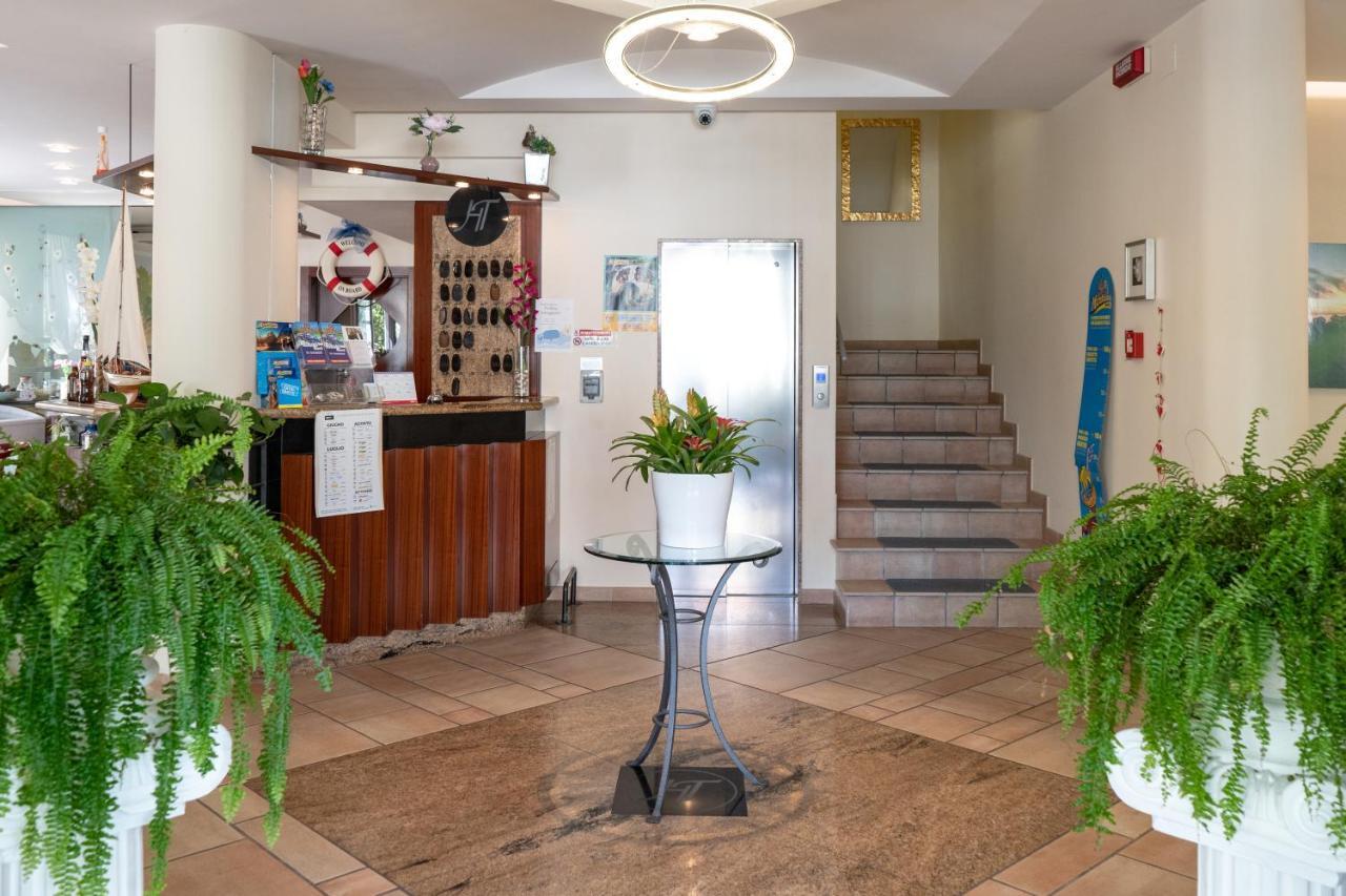 Hotel Tiglio Римини Екстериор снимка